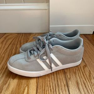 Adidas Sneakers